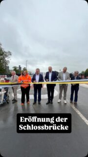 Impressionen der heutigen Eröffnung unserer neuen Ritterhuder Schlossbrücke. Gut gelungen mit beidseitigem Gehweg und einem Radweg. Kleiner künstlerische Aspekte sind ebenfalls vorhanden.
Wir freuen uns, dass unsere Anregungen, also des Rates insgesamt, umgesetzt wurden.
Unterstützt unsere Arbeit im Rat.
#gruene #ritterhude #brücke #radweg