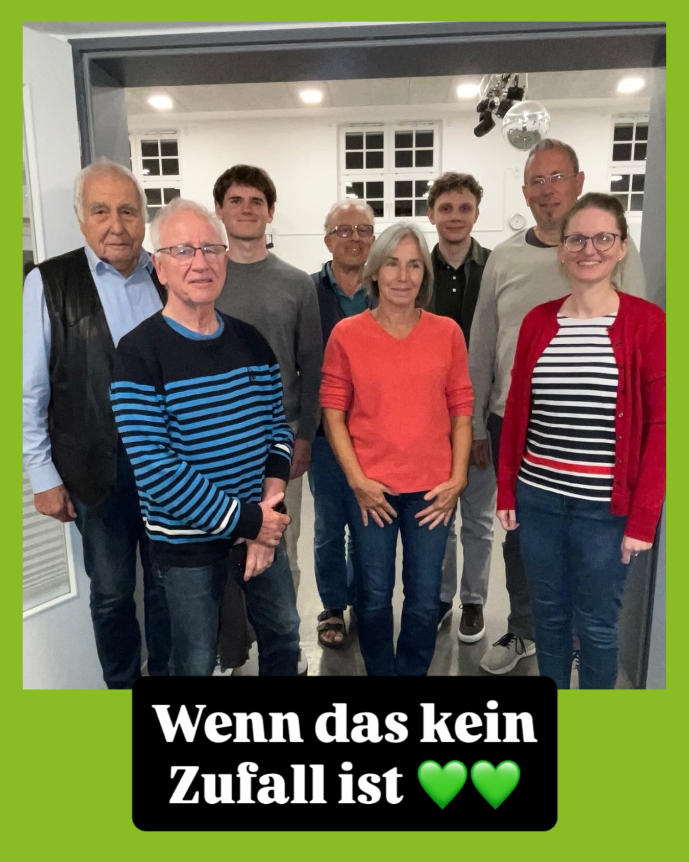 Genau hier – im Dorfgemeinschaftshaus Platjenwerbe – fand 1986 die Gründungsversammlung der GRÜNEN Ritterhude statt. Und heute waren wir zur OV-Sitzung wieder an diesem Ort – mit ganz besonderem Gast: Peter Wolters, Gründungsmitglied von damals. 🙏
Vielen Dank, Peter, dass du uns nach all den Jahren immer noch die Treue hältst! 40 Jahre grüne Politik in Ritterhude – das sind auch 40 Jahre Beharrlichkeit, Überzeugung und Einsatz für unsere Gemeinde.
Was wir heute besprochen haben:
✅ Rückschau auf die Wahl – was bedeutet das Ergebnis für uns?
✅ Diskussion über die Auswirkungen auf Kommune und Kreis
✅ Was ist uns jetzt wichtig – und wie reagieren wir darauf?
Solche Abende erinnern uns daran: Grün vor Ort ist kein Zufall – es ist Generationenarbeit. 💚
#gruene #ritterhude #klimawandel #hitzeschutz #sicherheit